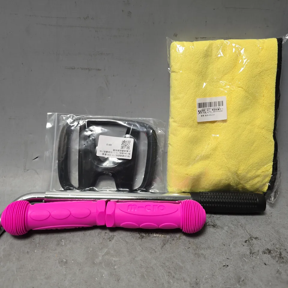 APPROXIMATELY 7 ASSORTED ITEMS TO INCLUDE - TELESCOPIC WRENCH , HAND BAR GRIPS , HONDA BLACK BADGE ETC