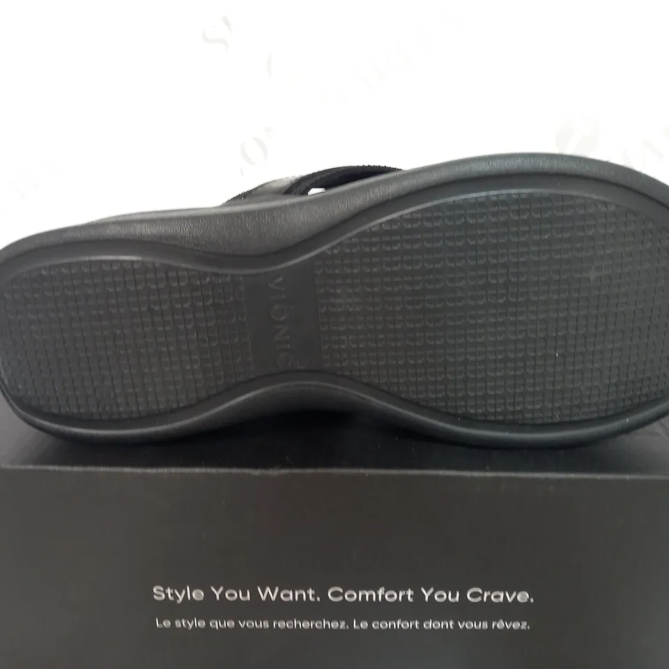 VIONIC PLATFORM OPEN TOE SANDAL IN BLACK - SIZE 7