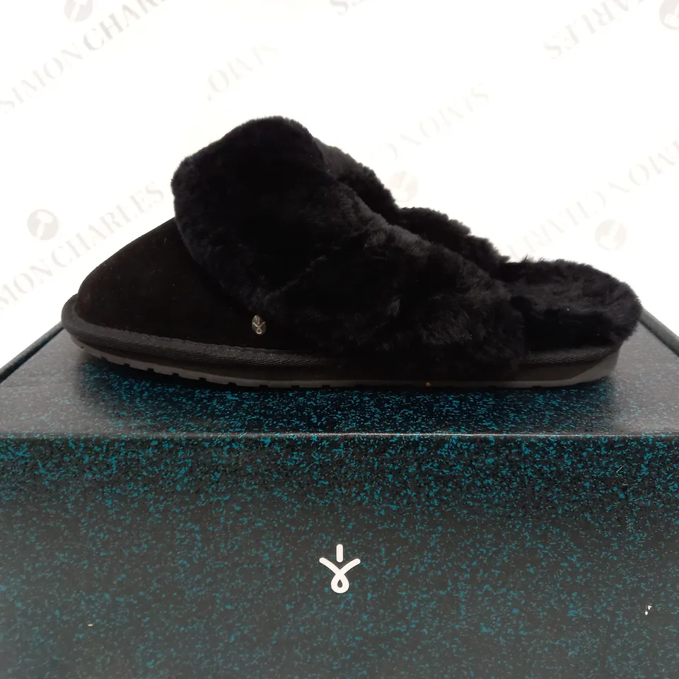 BOXED PAIR OF EMU AUSTRALIA NEST "JOLIE" SHEEPSKIN SLIPPERS - UK SIZE 6, BLACK