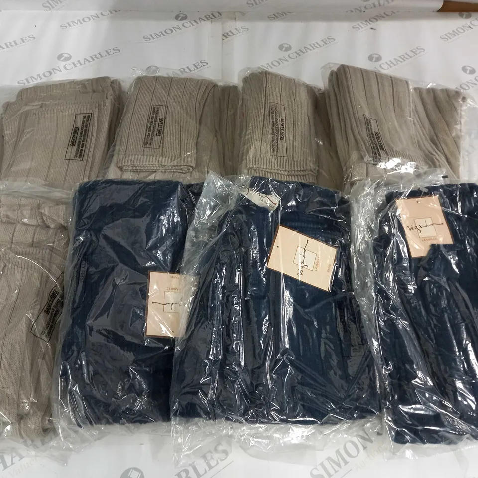 LOT OF 8 ASSORTED KNITWEAR CLOTHING ITEMS - VARIOUS SIZES