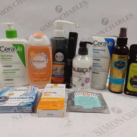 BOX OF APPROX 10 ASSORTED BEAUTY PRODUCTS TO INCLUDE CERA VE HYDRATING CLEANSER, FEMFRESH DAILY WASH, CERA VE MOISTURISING CREAM, ETC