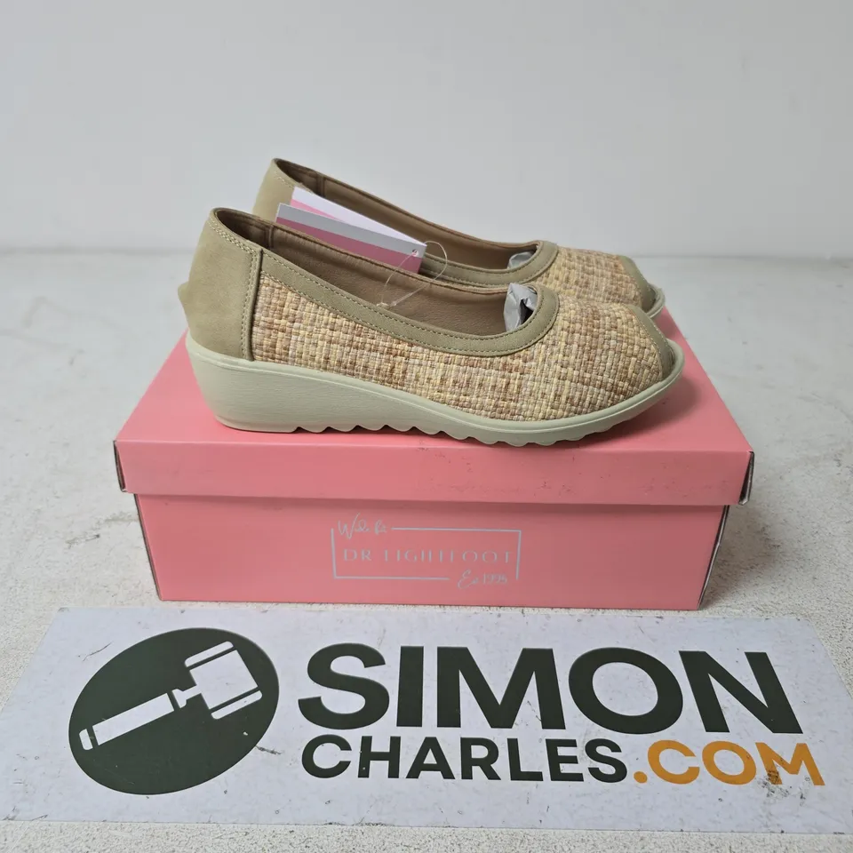 BOXED PAIR OF DR LIGHTFOOT CELINE SHOES IN BEIGE - SIZE 3