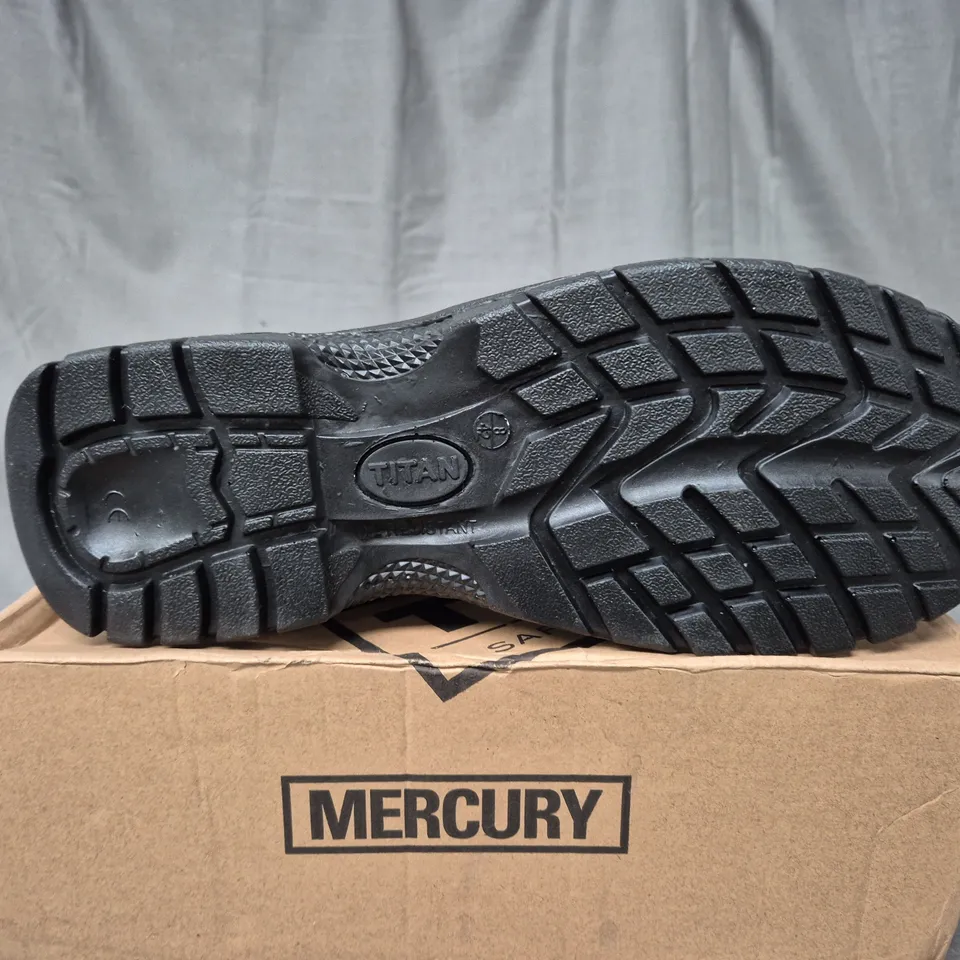 BOXED TITAN MERCURY BLACK WORK BOOTS - UK 8 