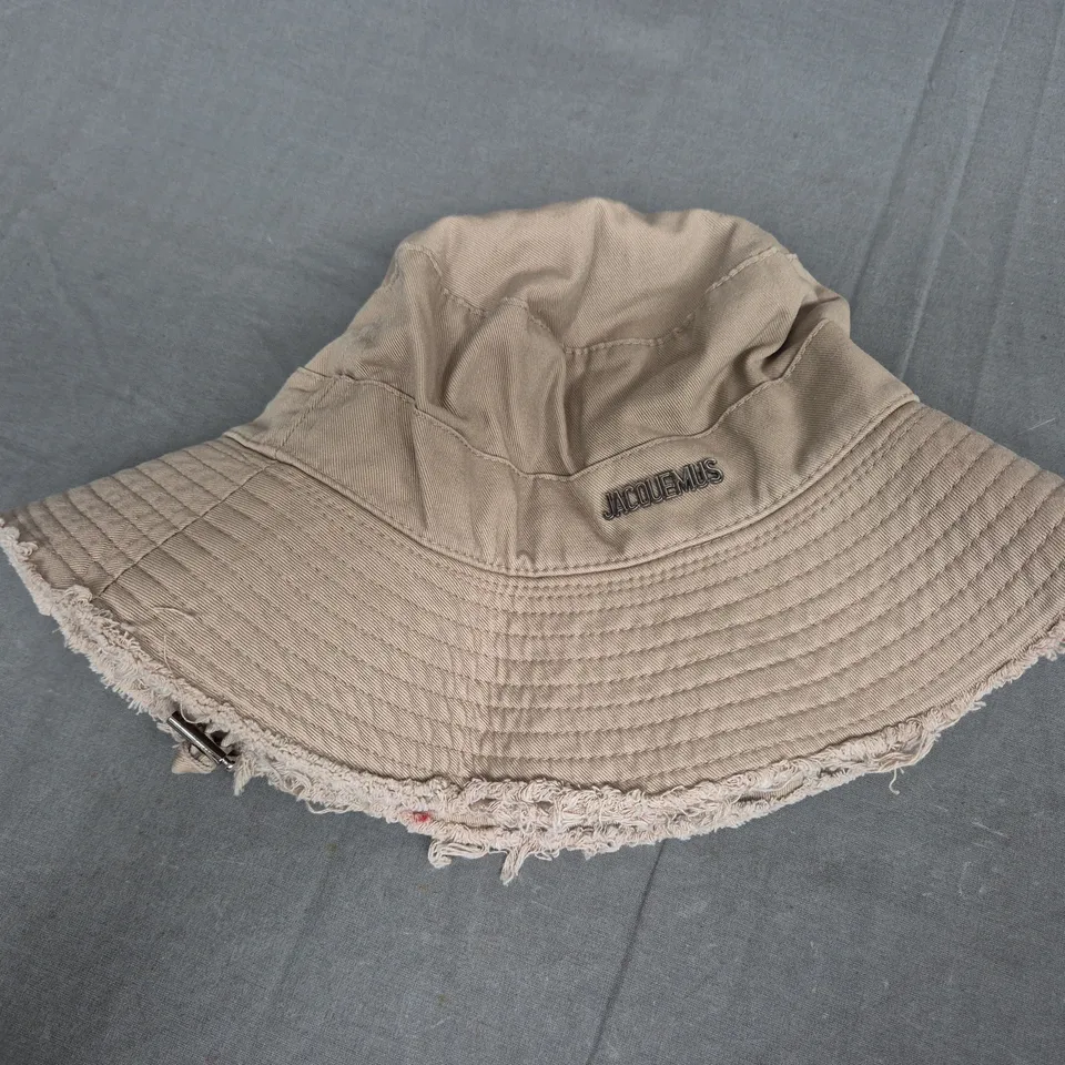 JACQUEMUS BEIGE BUCKET HAT 