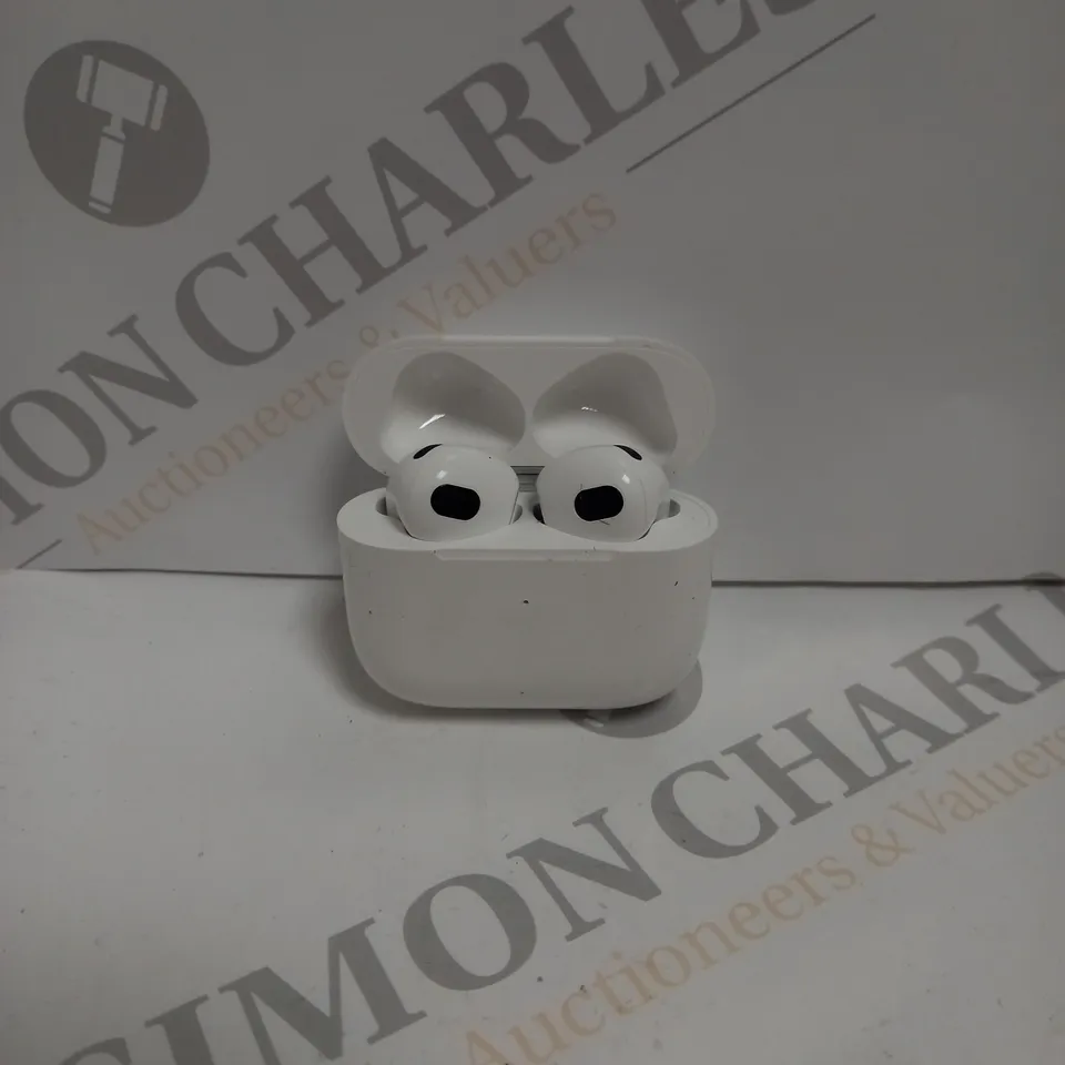 BOXED BLEUTOOTH EARBUDS - WHITE. 