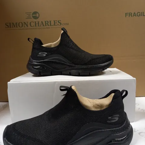 SKETCHERS ARCH FIT TRAINERS SIZE 5
