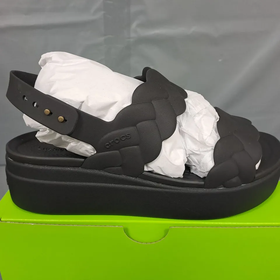 BOXED PAIR OF CROCS BROOKLYN WOVEN UPPER LOW WEDGE IN BLACK - W 10