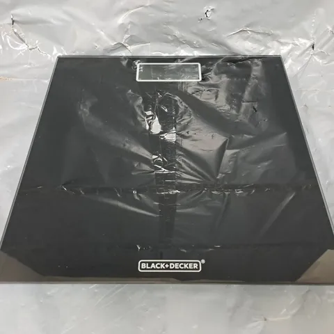 BOXED BLACK + DECKER DIGITAL SCALE