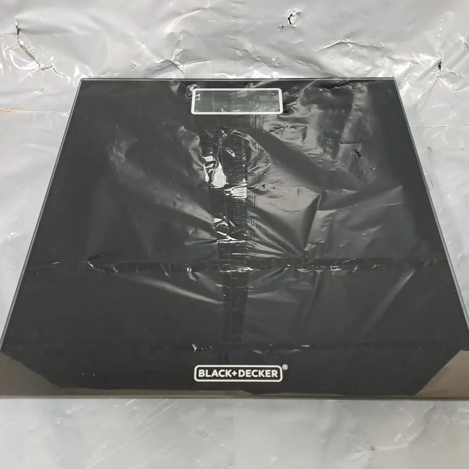 BOXED BLACK + DECKER DIGITAL SCALE
