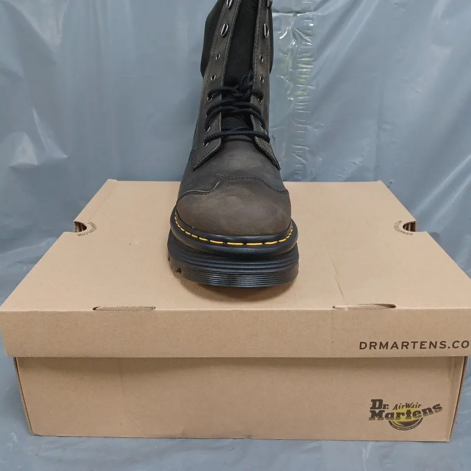 BOXED PAIR OF DR MARTENS ZEBZAG BOOTS IN BLACK/CHARCOAL SIZE UK 11