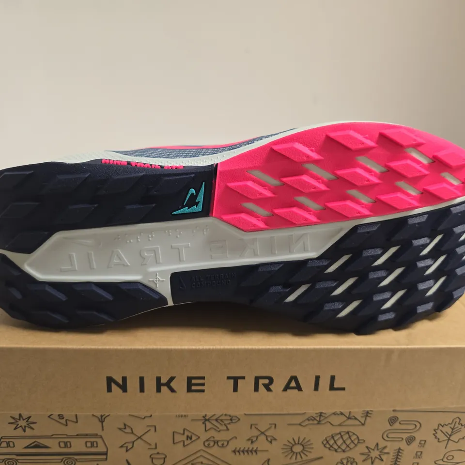 BOXED PAIR OF NIKE REACT PEGASUS TRAIL 5 –  – MEN'S - UK 9.5