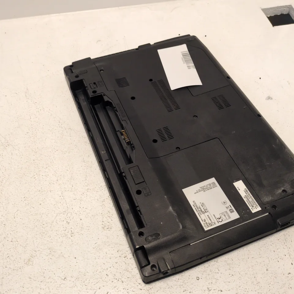FUJITSU LIFEBOOK A514 LAPTOP - BLACK
