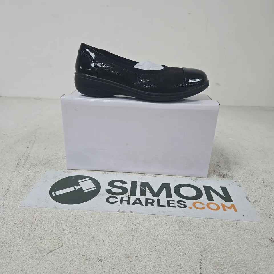 Women's Black Patent Leather Slip-on Shoe (VERIFY MODEL) size 7