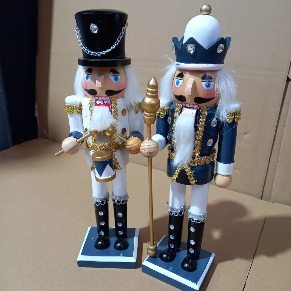 DESIGNER SET OF 2 WOODEN NUTCRACKERS RRP £29.99