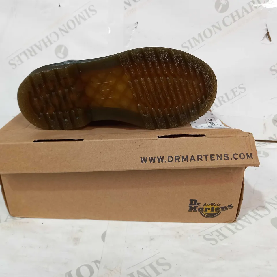 BOXED PAIR OF DR MARTENS CHILDREN'S BOOTS IN BLACK UK SIZE 11.5