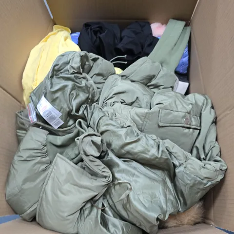 BOX OF APPROXIMATELY 25 ASSORTED CLOTHING ITEMS IN VARIOUS STYLES, COLOURS AND SIZES 