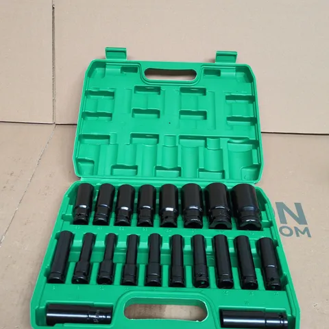 SOCKET SET IN GREEN CARRY CASE