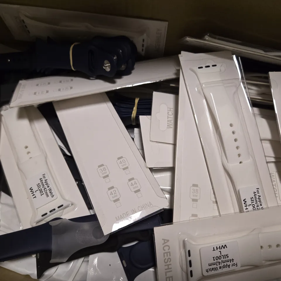 A LARGE QUANTITY OF ASSORTED WATCH STRAPS