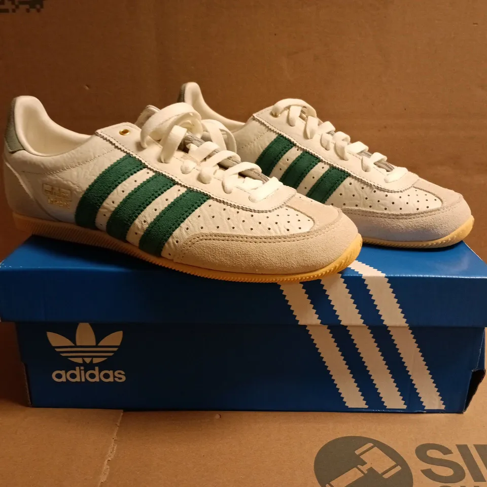BOXED PAIR OF ADIDAS WOMEN'S JAPAN TRAINERS IN OFF WHITE/GREEN SIZE UK 6.5
