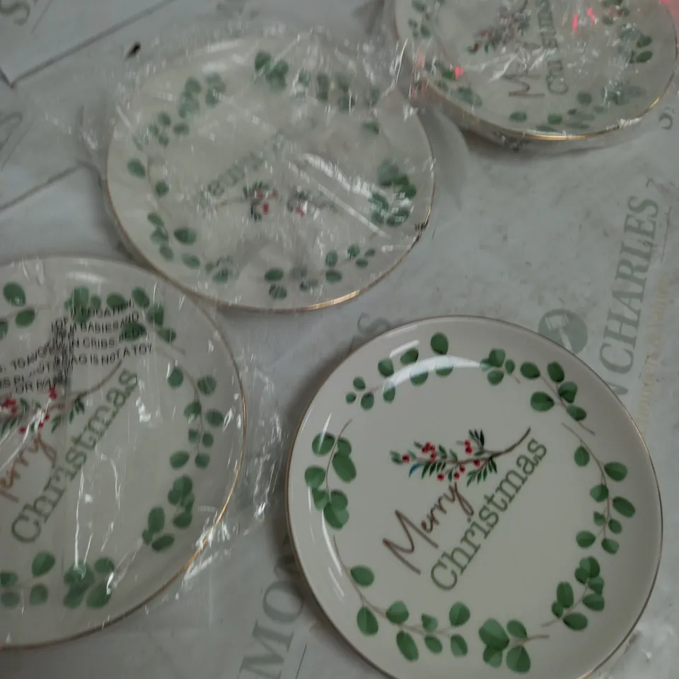 BOX OF 4 ASSORTED MERRY CHRISTMAS SMALL PLATES
