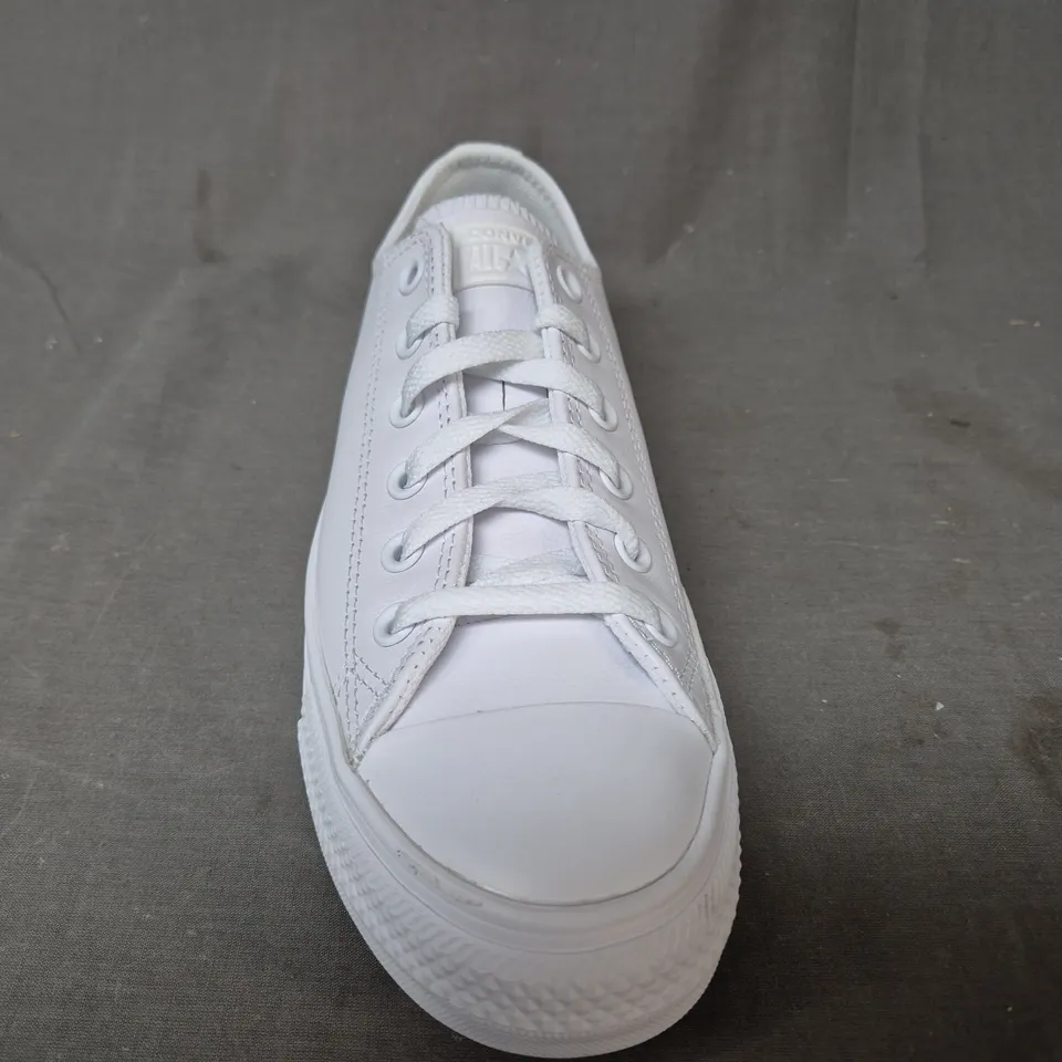 BOXED PAIR OF CONVERSE SHOES IN WHITE UK SIZE 6