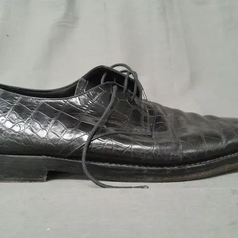 PAIR OF PRADA LACE UP SHOES IN BLACK SIZE 8.5