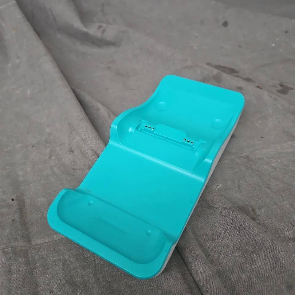 APPROXIMATELY 8 L920-BM CARD PAYMENT DEVICE CHARGING DOCKS 