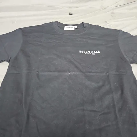 ESSENTIALS CASUAL TEE - SIZE M