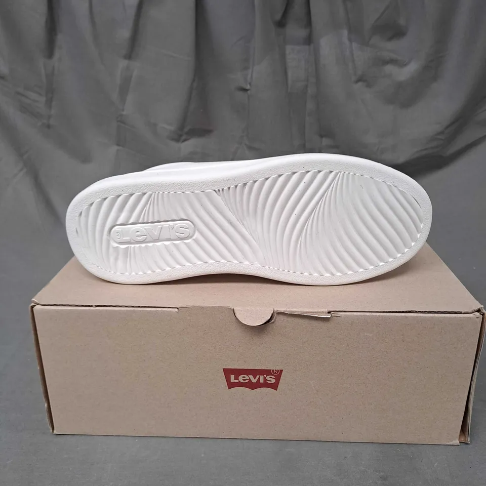 BOXED PAIR OF LEVIS ELLIS 2.0 BRILLIANT WHITE SIZE 7.5