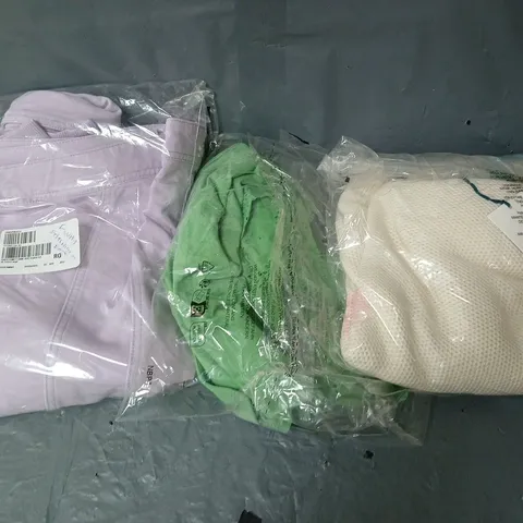 BOX OF APPROXIMATELY 6 ASSORTED BAGGED PIECES OF CLOTHING IN VARIOUS STYLES, SIZES, AND BRANDS 