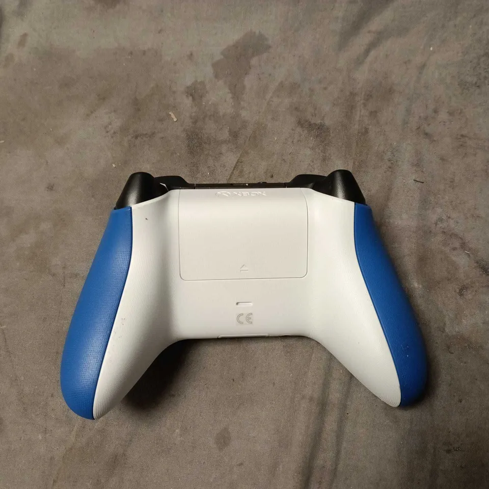 XBOX WIRELESS CONTROLLER – SHOCK BLUE (BOXED)