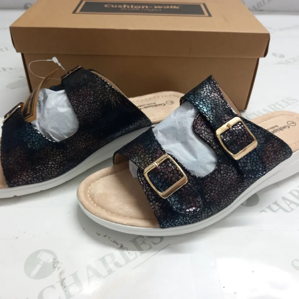 BOXED PAIR OF CUSHION WALK BLACK STRAPPY SANDALS - SIZE 7