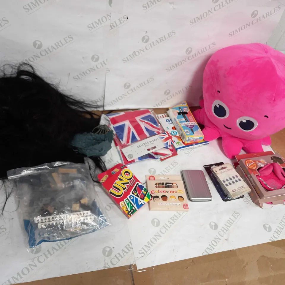 LOT OF APPROX 10 ASSORTED ITEMS TO INCLUDE PLUSH TOY, FLAGS, LEGO ETC