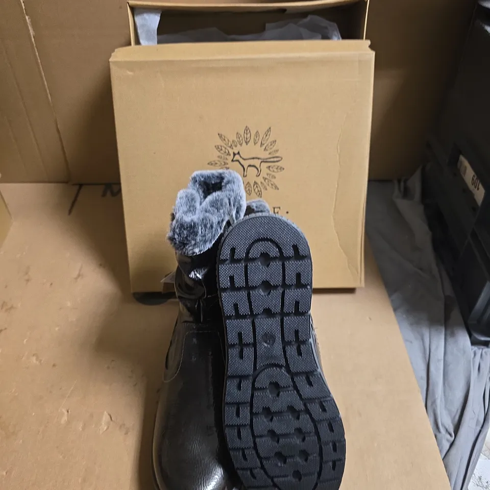 JO & JOE BLACK LEATHER WINTER BOOT WITH FAUX FUR LINING – SIDE ZIP - UK SIZE 6