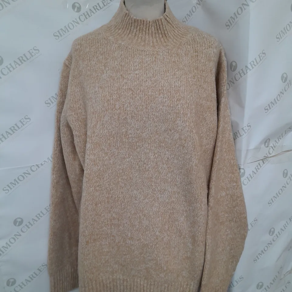 JWANDERSON SOUFFLE YARN MOCK NECK SWEATER IN NATURAL SIZE M