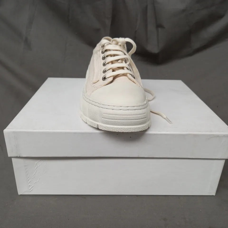 BOXED PAIR OF VIRON PLATFORM LADIES CANVAS SHOES IN CREAM EU SIZE 37