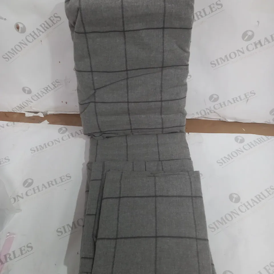 GREY BED SET SIZE UNKNOWN