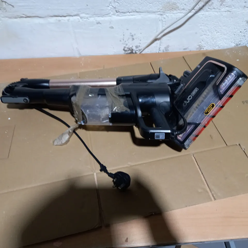 SHARK CORDED STICK VACUUM HZ500UKT