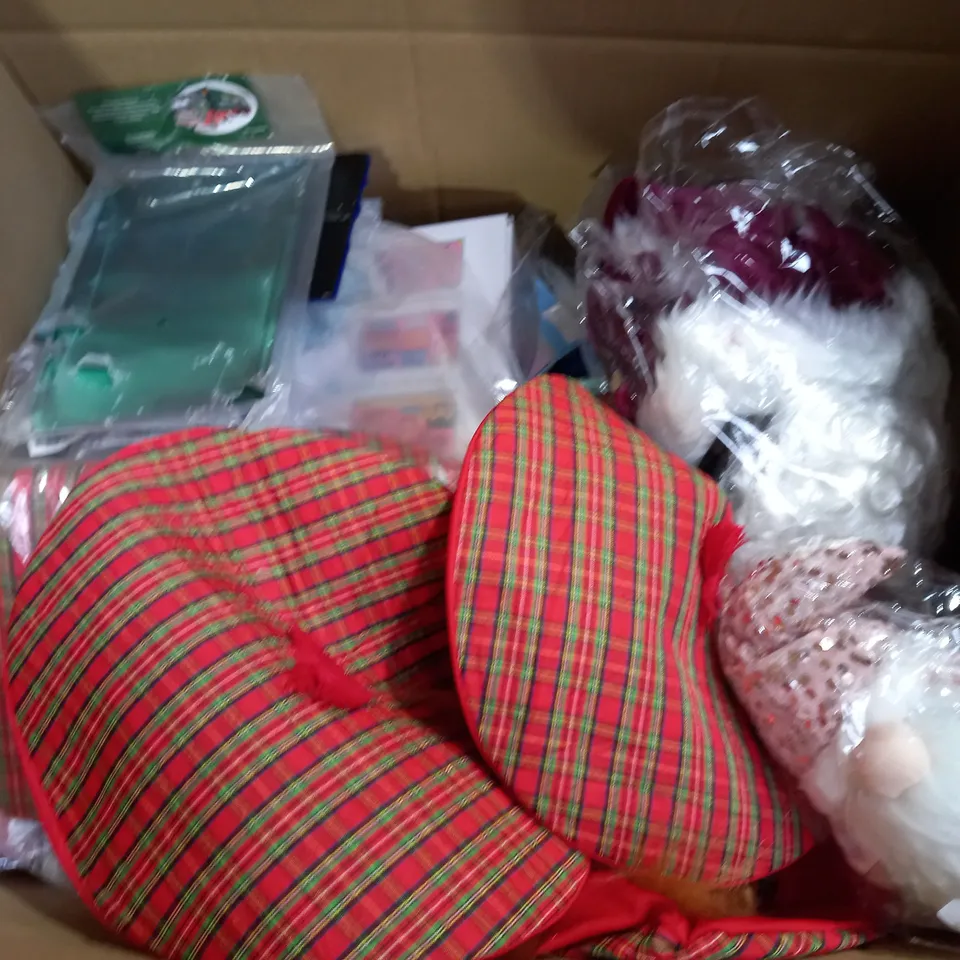 BOX OF APPROX 20 ASSORTED TOYS TO INCLUDE - ANSAGRAMS - COLOUR IN CANVAS - OWL FLIGHT ECT