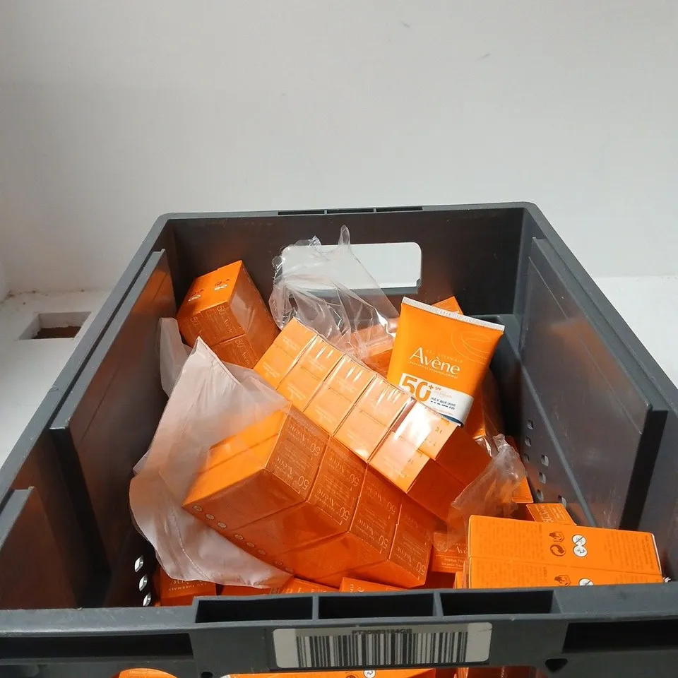 TOTE OF APPROXIMATLEY 40 X ASSORTED EAU THERMALE AVENE 50 SPF ITEMS TO INCLUDE 150ML INTENSE PROTECT ETC
