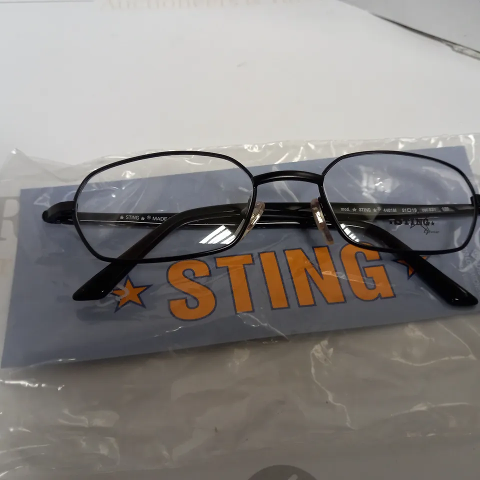APPROX 10 DERIGO STING SUNGLASSES 