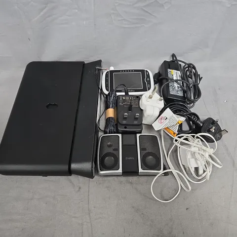 APPROXIMATELY 15 ASSORTED HOUSEHOLD ITEMS TO INCLUDE SMART HUB, ASSORTED CABLES AND WIRES AND BABY MONITOR