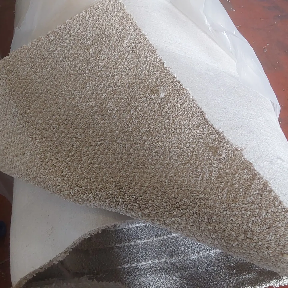 ROLL OF QUALITY VARIETY TRIALS CARPET - APPROXIMATELY 30 x 1m