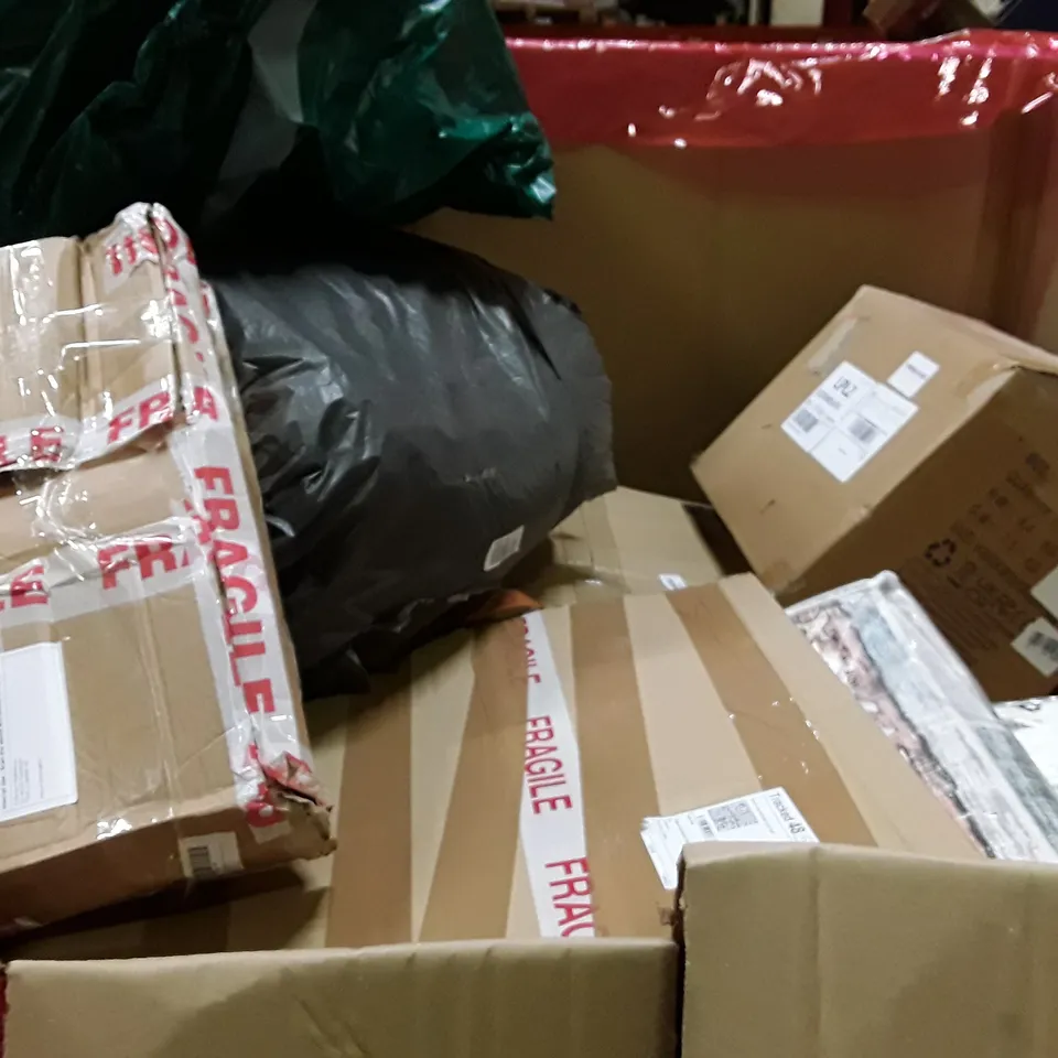 PALLET CONTAINING ASSORTED PRODUCTS INCLUDING SOLAR BATTERY CHARGER, LED CEILING LIGHT, HAMSTER CAGE & SANTA LIGHT