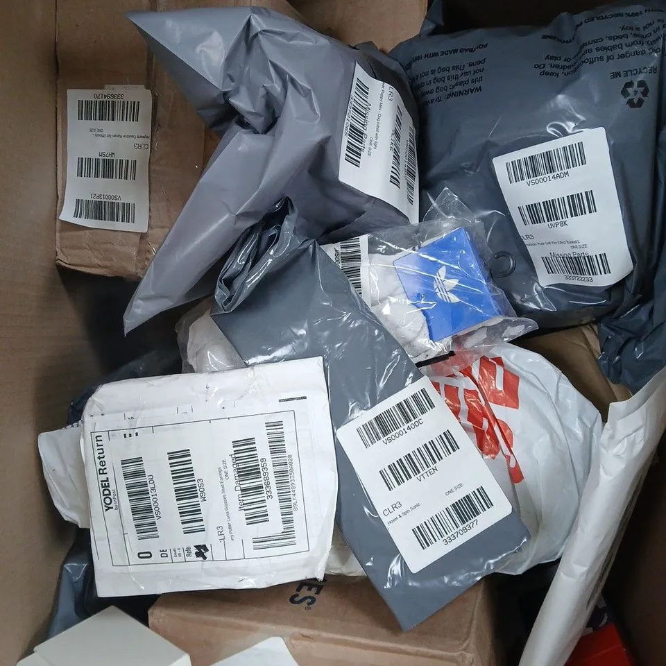 APPROXIMATELY 15 ASSORTED DAMAGED, FAULTY AND/OR EXPIRED HOUSEHOLD PRODUCTS TO INCLUDE HOME DECOR, CLOTHING ETC  