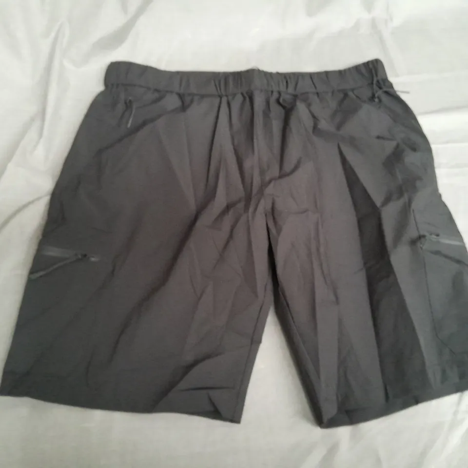 ARNE ACTIVE CARGO SHORTS IN BLACK - LARGE