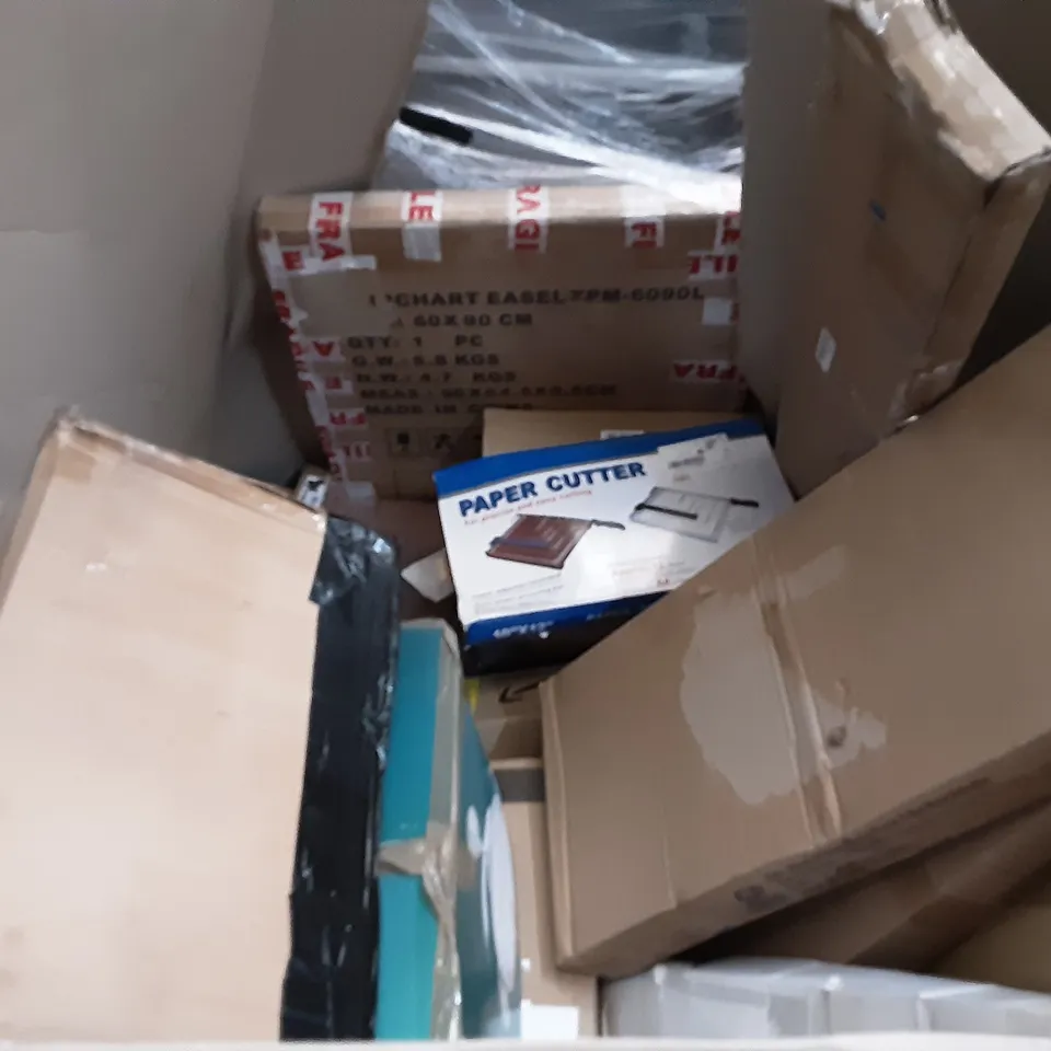 PALLET OF ASSORTED PRODUCTS INCLUDING HAUPTSTADTKOFFER SUITCASE, KINDERKRAFT BABY CAR SEAT, ZAMPA, PAPER CUTTER, PHILLIP'S LED CEILING LIGHT, SENSHI NEUTRAL GRIP VIKING PRESS T BAR ROW HANDLE 