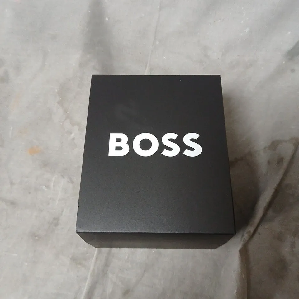HUGO BOSS WRISTWATCH – GOLD-TONE SQUARE CASE, LINKED BRACELET, IN BLACK BOSS BOX