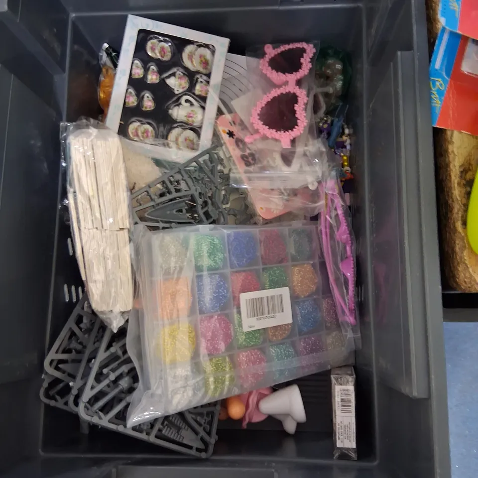 TOTE OF ASSORTED TOYS AND ACCESSORIES TO INCLUDE;