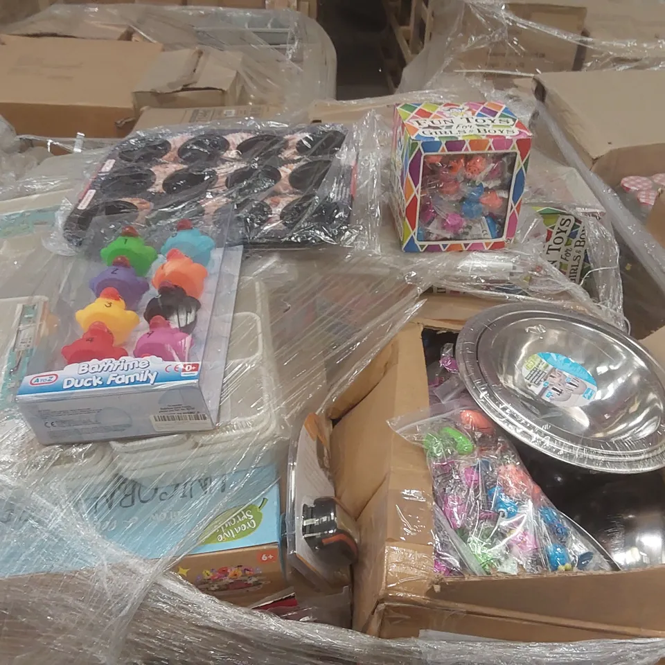 PALLET TO CONTAINING A VERY LARGE QUANTITY OF ASSORTED ITEMS INCLUDING: MIXING BOWLS, BAKING TRAYS, HEAD TORCHES, TOYS, RUBBER DUCKS ECT